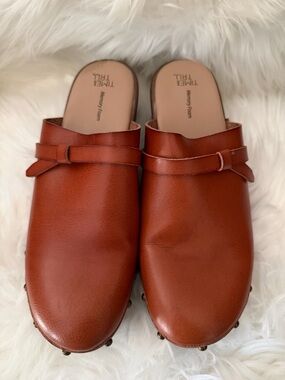 Time and Tru Tan/Brown Slip-On Leather Clogs